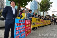 [포토]심재환 변호사 막말, 탈북자들 화났다