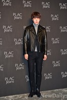 [포토]깔끔한 가죽재킷 입은 모델 안재현