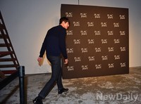 [포토]인사하며 입장하는 임슬옹