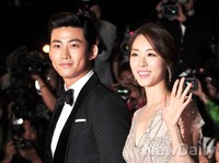 [포토]BIFF, 옥택연 에스코트 받으며 입장하는 이연희