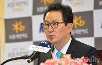 [포토인사말 전하는 KB국민카드 심재오 사장
