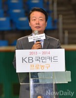 [포토]인사말 전하는 한선교 KBL총재