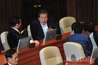 [포토]새누리당 김무성 의원 이야기에 의원들은 '집중'