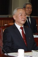 [포토]굳은 표정의 '남재준' 국정원장