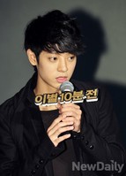 [포토]정준영, 이별 10 분전 마이크가 반짝반짝