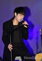 [포토]정준영, 노래에 열중한 표정