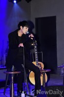 [포토]이별 10분 전, 긴장되는 첫 쇼케이스 노래하는 정준영