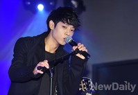 [포토]정준영, 노래할 때 만큼은 사차원이 아니에요~