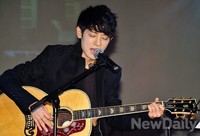 [포토]정준영, 기타와 함께하는 감미로운 목소리