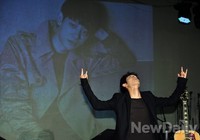 [포토]정준영, 롹! 스피릿을 담은 독특한 포즈