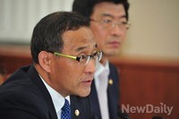 [포토]국회 정무위원회 참석한 홍윤식 국무조정 차장