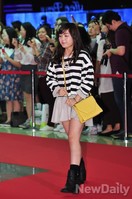 [포토]밤의여왕VIP, 크로스백 끈 꼭 쥐고 입장하는 서신애