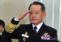 [포토]거수경례하는  최윤희 합참의장 후보자