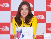 [포토]공효진, 노란 아웃도어룩만큼 빛나는 장난스러운 미소