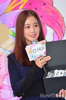 [포토]수술비 기부 행사 위해 판매원으로 나선 김태희