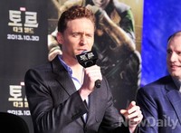 [포토]토르 톰 히들스턴, 미드나잇 인 파리에서의 그 느낌