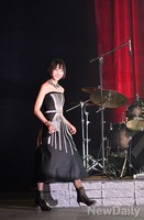 [포토]화려한 블랙드레스 입고 등장한 자우림 김윤아