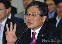 [포토]의원들의 질문에 답변하는 최문기 미래창조과학부장관