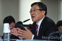 [포토]질문에 답하는 미래창조과학부 '최문기' 장관