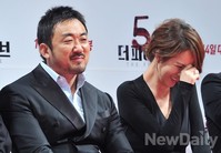 [포토]더 파이브, 찡긋 찡긋 마동석과 얼굴가리고 웃는 김선아