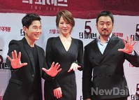 [포토]더 파이브, 온주완의 장난에 웃는 김선아-마동석