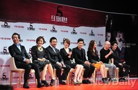 [포토]더 파이브, 감독의 재치있는 말에 빵 터진 배우들