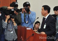 [2013국감]밀어내기 '갑질' 논란 아모레퍼시픽 '손영철' 사장 국감 출석