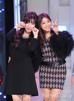 [포토]패션왕 티파니-보라, 우리 절친이에요!