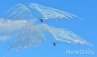 [강한육군]파란 가을하늘 플레어 탄으로 수놓은 '수리온'