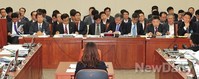 [2013국감]민주당 조선TV 타령에 증인들은 1시간 30분 동안 멍하니..대기
