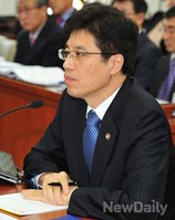 [2013국감]보건복지부 국정감사 참석한 이영찬 차관