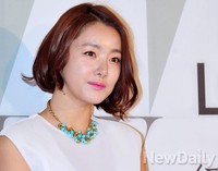 [포토]더블유코리아 소이현, 청순함이 돋보이는 화이트 시스루