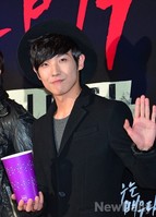 [포토]팝콘 든 이준, 이준은 배우다!