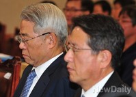 [2013국감]반성하는 표정짓는 현재현-정진석