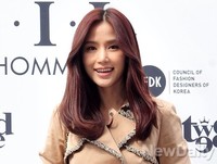 [포토]공현주, 밑단처리 독특한 트렌치 코트 가을느낌 물씬