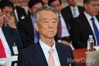 [2013국감]국정감사 출석한 권성 언론중재위원장