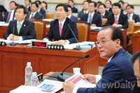 [2013국감]법제처장에게 질의하는 새누리당 정갑윤 의원