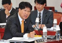 [2013국감]질의하는 새누리당 권성동 의원