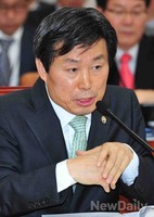 [2013국감]답변하는 '제정부' 법제처장