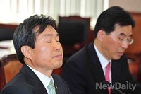 [2013국감]피곤한 듯 눈 감은 '제정부' 법제처장