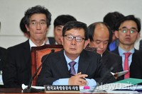 [2013국감]국정감사 출석한 '신용섭' EBS사장