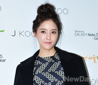 [포토]서울패션위크 참석한 티아라 효민, 시원하게 올린 머리
