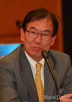 [포토]선진시민의식과 언론의 역할, 토론회 참석한 김정탁 교수