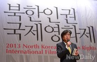 [포토]북한인권국제영화제, 사회 맡은 신율 교수