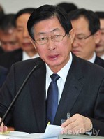 [2013국감]의원들의 질의에 답변하는 '조환익' 한국전력공사 사장