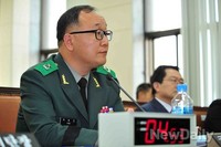 [2013국감]의원들의 질의에 답변하는 박동언 국군의무사령관
