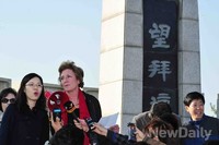 [포토]대북전단 살포 의미 설명하는 '수잔솔티' 여사