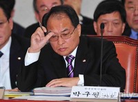 [2013국감]고민하는 박구원 한국전력기술 사장