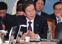 [2013국감]의원들의 질의에 답변하는 '김한욱' 제주국제자유도시개발센터 이사장