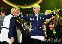 [포토]쇼챔피언 샤이니 종현, 일위한 기념으로 축포 조각 커팅식?